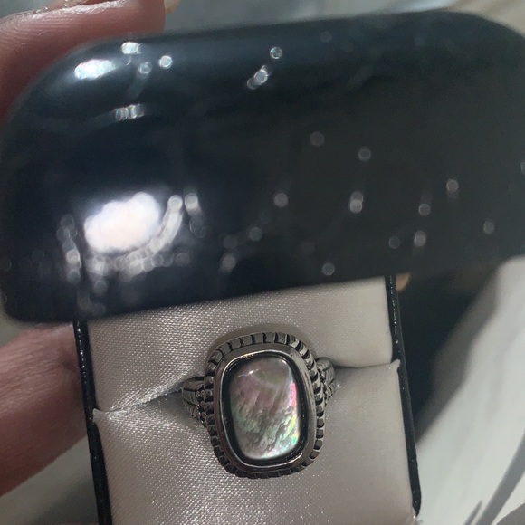 Ladies  Ring - Picture 2 of 5